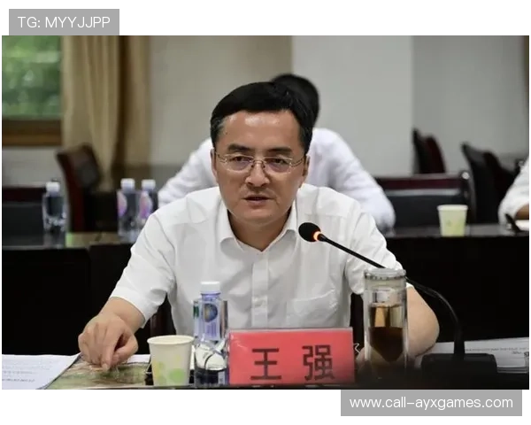 赛场瞬间：第四节王强冷静投中致胜三分，北京瞬间欢腾！，王强采访视频全集